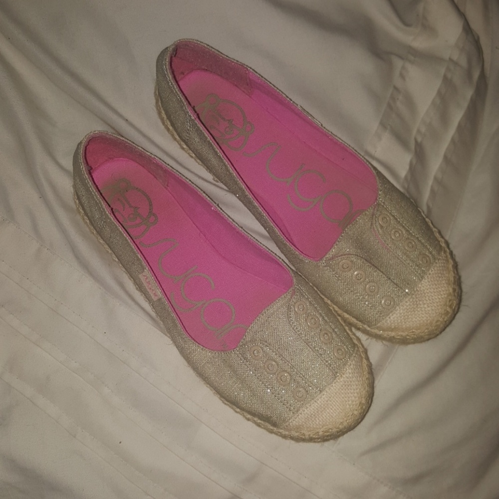 Beige flats w/ flecks of GLITTER. Worn 3 tim